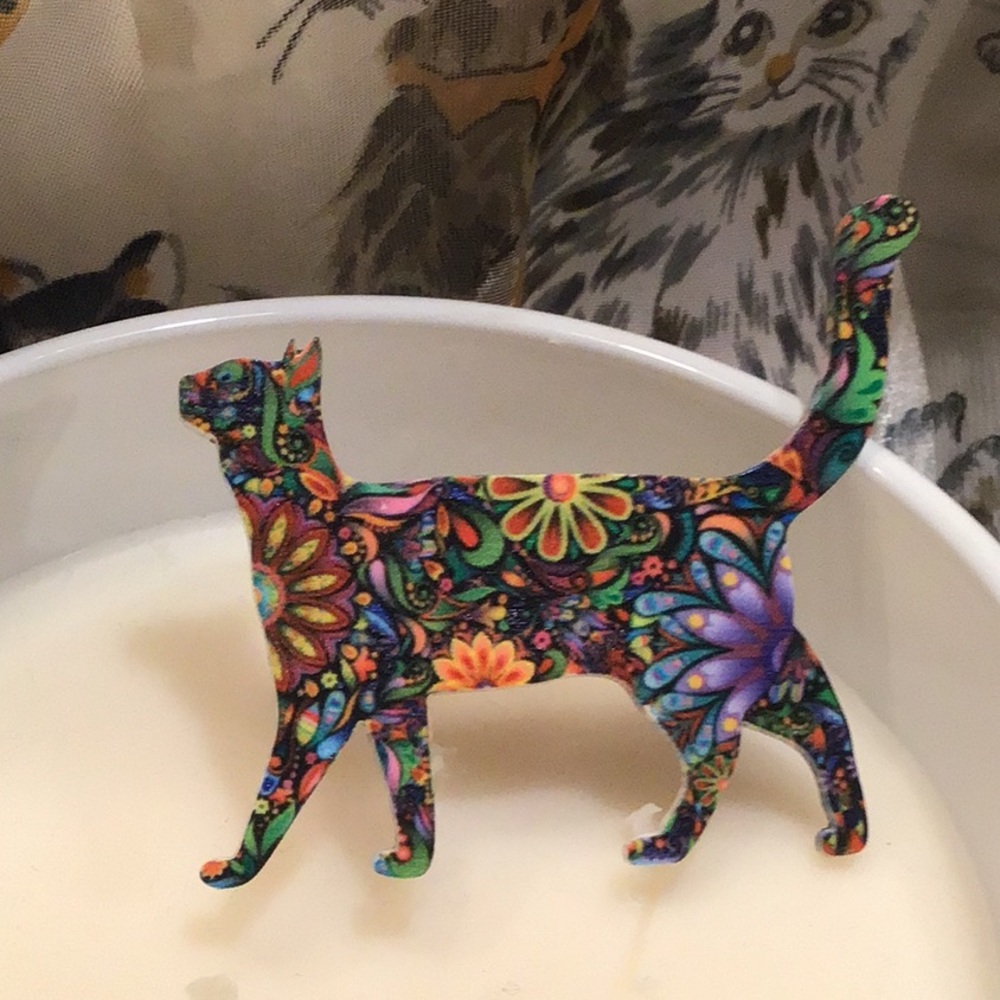 #140 Cat Brooch
